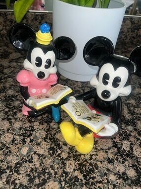 Vintage-Style Mickey & Minnie Reading Book Figurines 🤍🖤🩶❤️